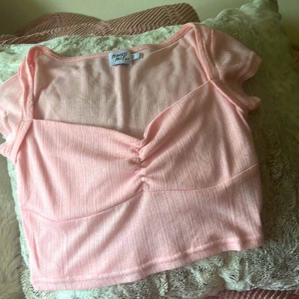 Size 4 pink Princess Polly crop top . Very pretty & sexy 🩷